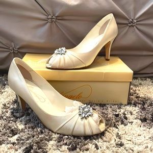 Cream colored bridal shoes with gem on front size 9.5